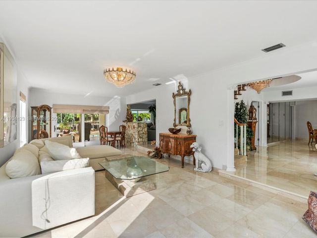 624 Palm Dr, Hallandale Beach, FL 33009