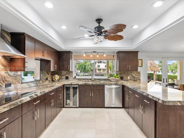 624 Palm Dr, Hallandale Beach, FL 33009