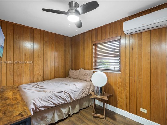 624 Palm Dr, Hallandale Beach, FL 33009