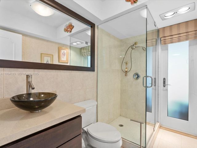 624 Palm Dr, Hallandale Beach, FL 33009