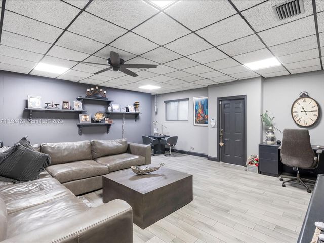 624 Palm Dr, Hallandale Beach, FL 33009