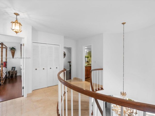 624 Palm Dr, Hallandale Beach, FL 33009