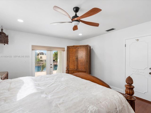 624 Palm Dr, Hallandale Beach, FL 33009