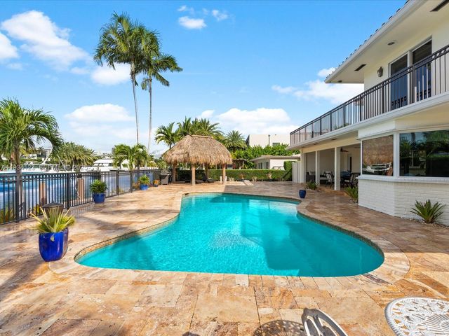 624 Palm Dr, Hallandale Beach, FL 33009
