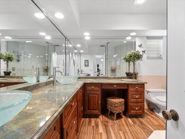 624 Palm Dr, Hallandale Beach, FL 33009