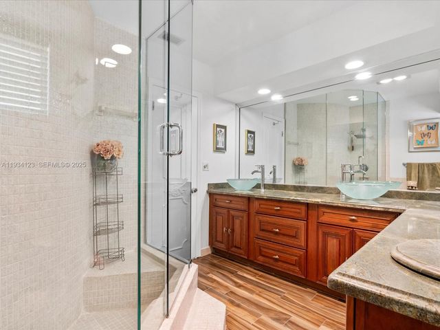 624 Palm Dr, Hallandale Beach, FL 33009