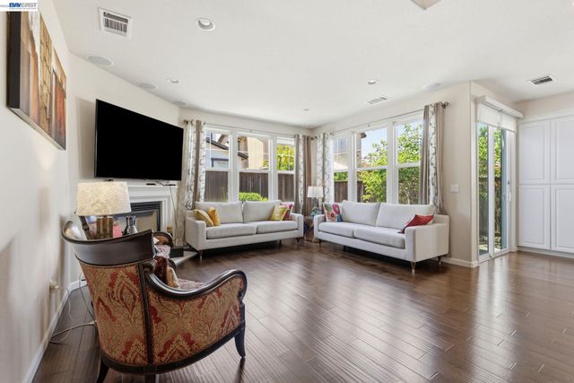 5029 Queensbury Way, San Ramon, CA 94582