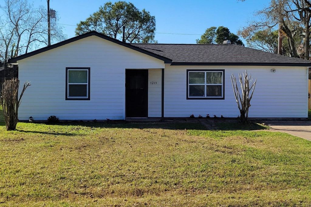 1213 N Natchez Drive, Texas City, TX 77591