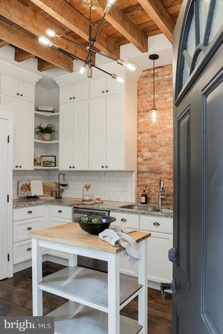 136 N PLUM ST, Lancaster, PA 17602