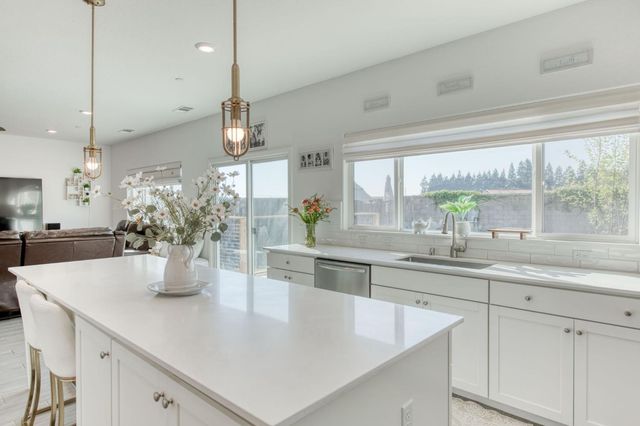 7063 W Twain Avenue, Fresno, CA 93723