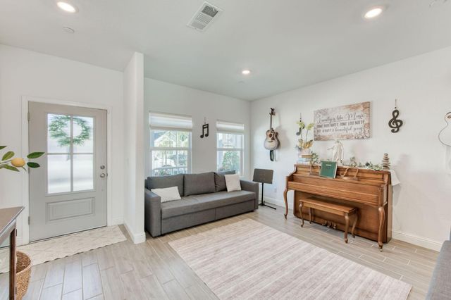 7063 W Twain Avenue, Fresno, CA 93723