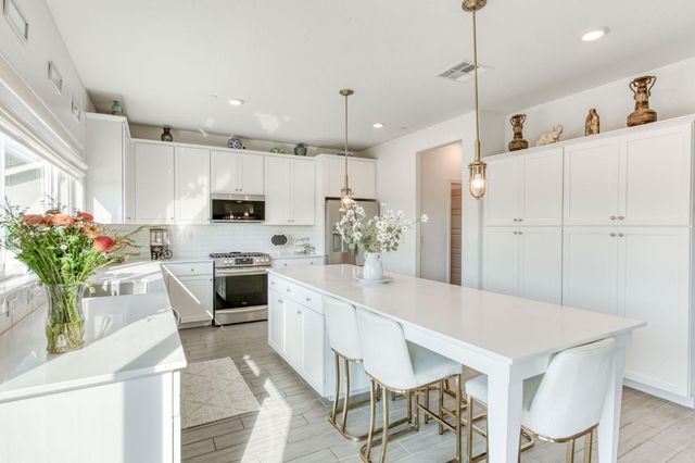 7063 W Twain Avenue, Fresno, CA 93723