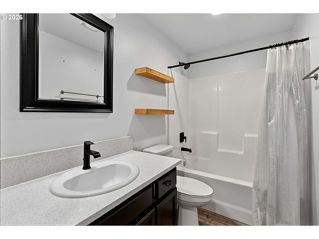 271 LA CASA St, Eugene, OR 97402