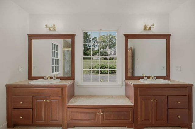 139 Lambie Circle, Portsmouth, RI 02871