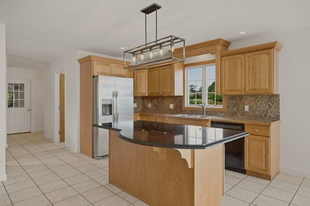 139 Lambie Circle, Portsmouth, RI 02871