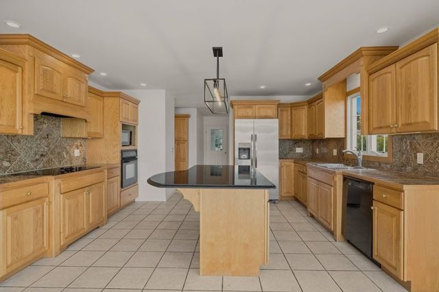 139 Lambie Circle, Portsmouth, RI 02871