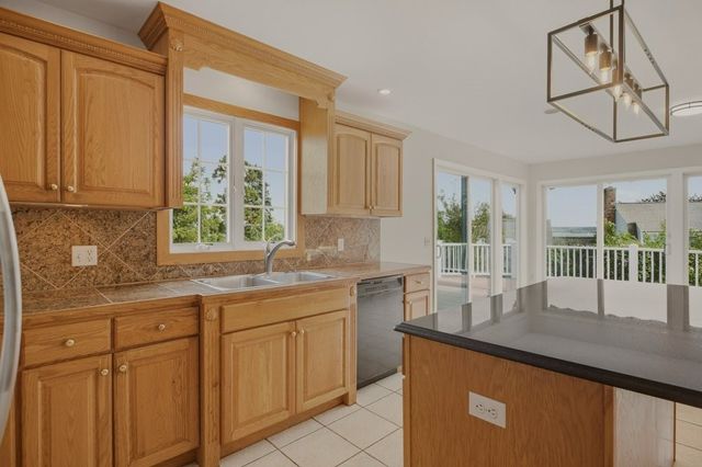 139 Lambie Circle, Portsmouth, RI 02871