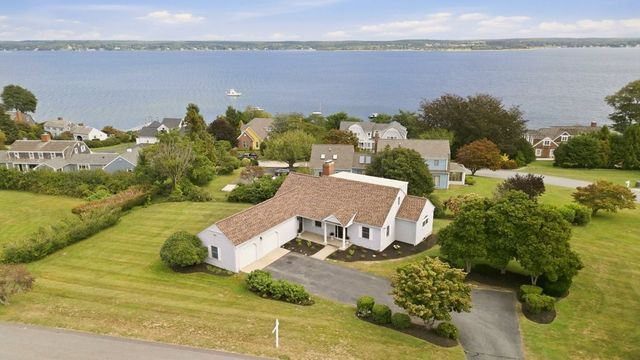 139 Lambie Circle, Portsmouth, RI 02871