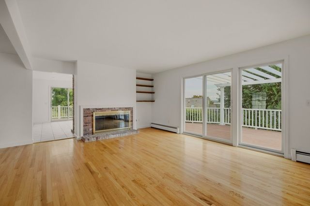 139 Lambie Circle, Portsmouth, RI 02871