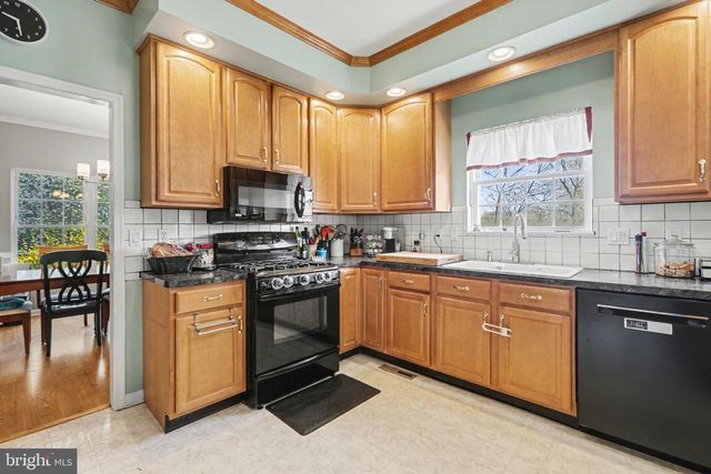 111 KOCH LN, Harrisburg, PA 17112