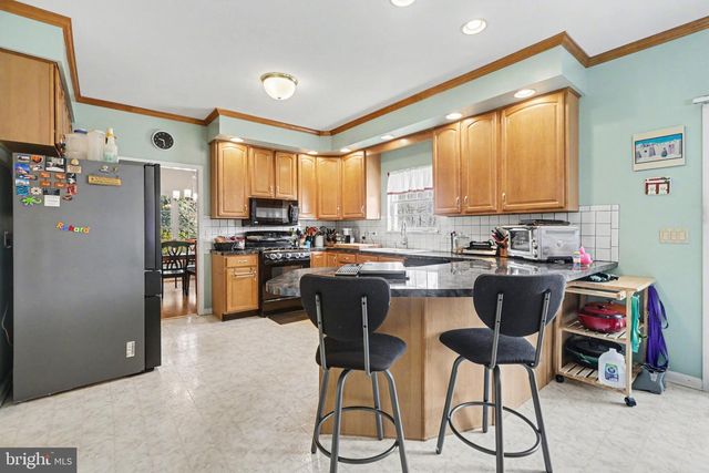 111 KOCH LN, Harrisburg, PA 17112