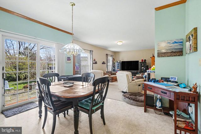 111 KOCH LN, Harrisburg, PA 17112
