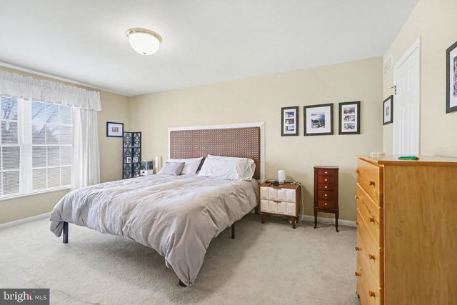 111 KOCH LN, Harrisburg, PA 17112