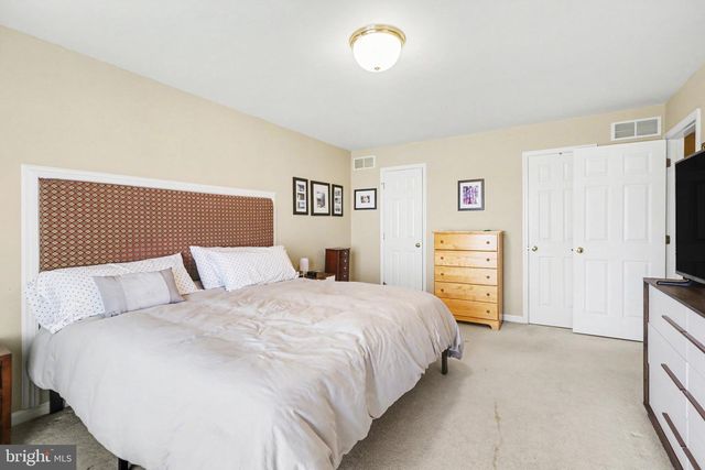 111 KOCH LN, Harrisburg, PA 17112