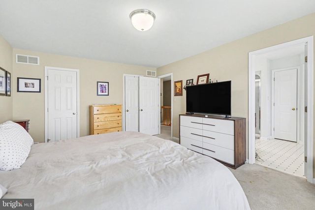 111 KOCH LN, Harrisburg, PA 17112