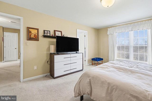 111 KOCH LN, Harrisburg, PA 17112