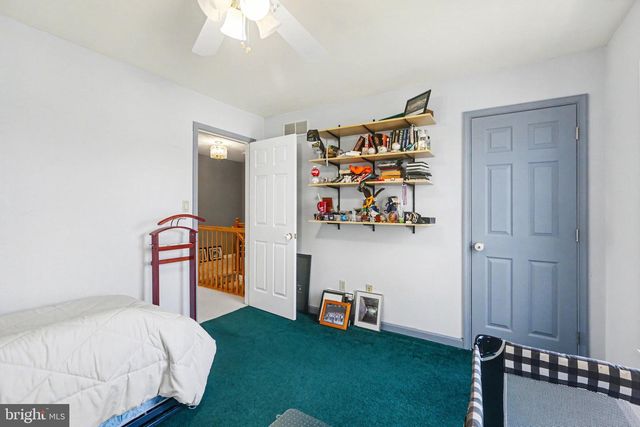 111 KOCH LN, Harrisburg, PA 17112