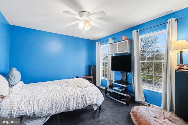 111 KOCH LN, Harrisburg, PA 17112