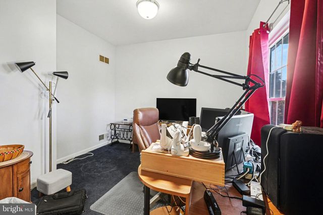 111 KOCH LN, Harrisburg, PA 17112