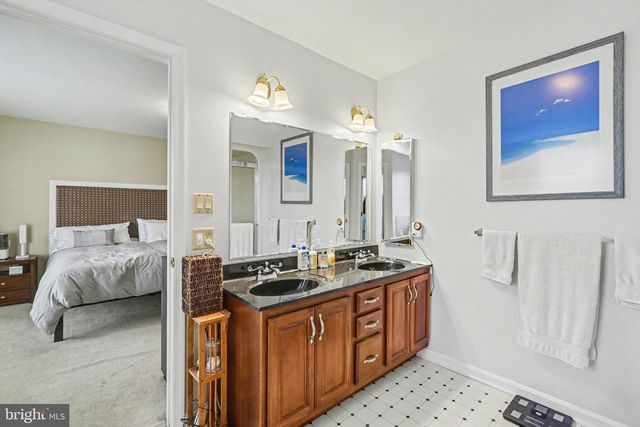 111 KOCH LN, Harrisburg, PA 17112