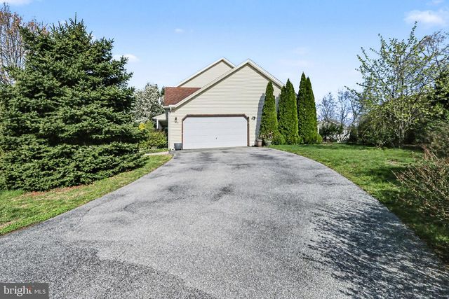 111 KOCH LN, Harrisburg, PA 17112