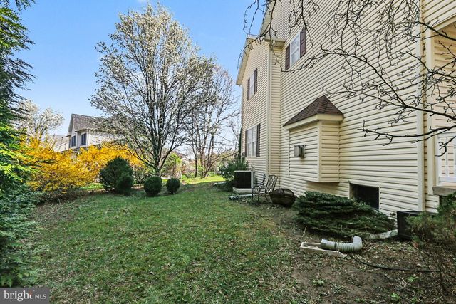 111 KOCH LN, Harrisburg, PA 17112