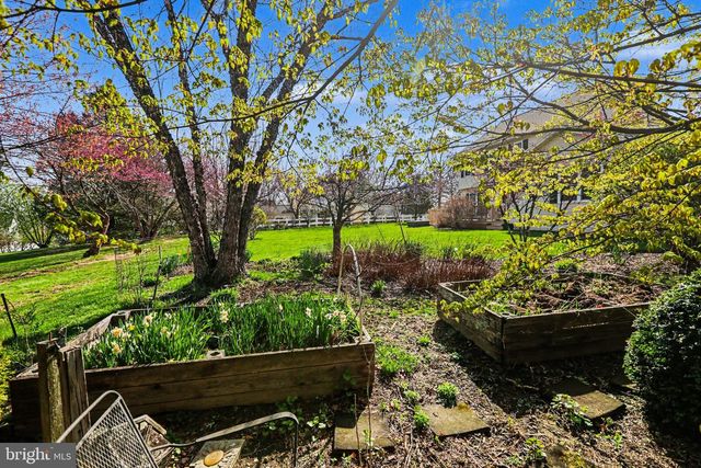 111 KOCH LN, Harrisburg, PA 17112