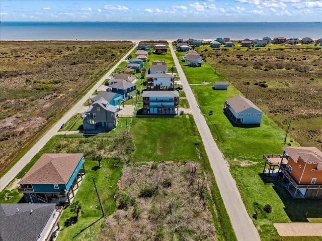 938 Melody Lane, Crystal Beach, TX 77650