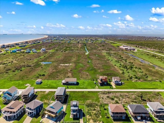 938 Melody Lane, Crystal Beach, TX 77650