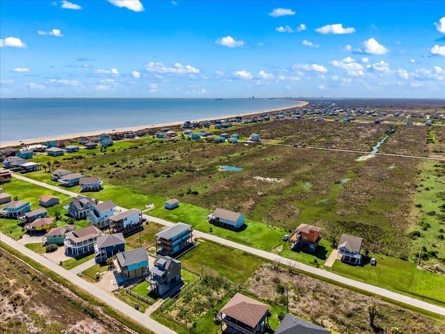 938 Melody Lane, Crystal Beach, TX 77650