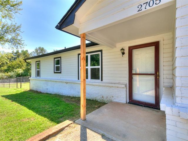 2705 Valley Drive, Choctaw, OK 73020