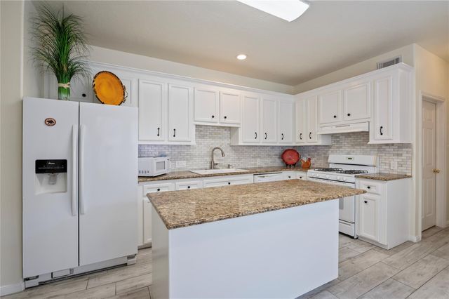 2060 Glencove Drive, Seabrook, TX 77586