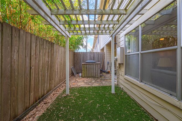 2060 Glencove Drive, Seabrook, TX 77586