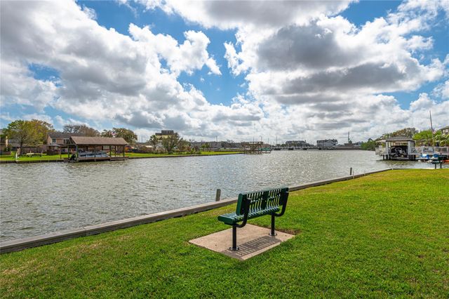 2060 Glencove Drive, Seabrook, TX 77586