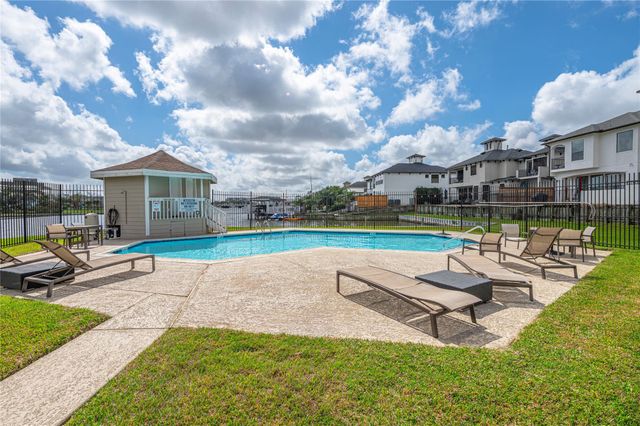 2060 Glencove Drive, Seabrook, TX 77586