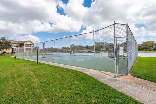 2060 Glencove Drive, Seabrook, TX 77586