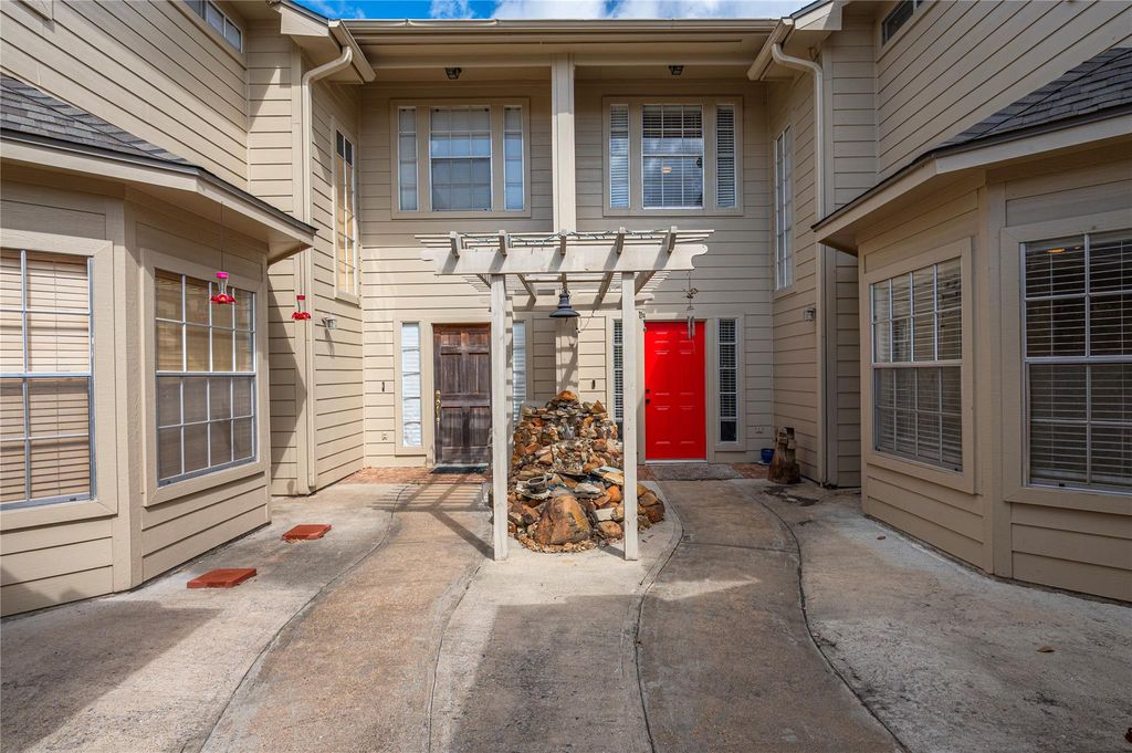 2060 Glencove Drive, Seabrook, TX 77586