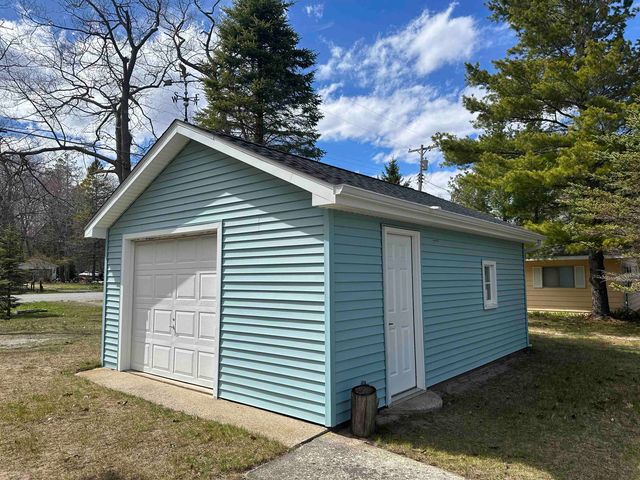 7724 N US-23, Oscoda Twp, MI 48750