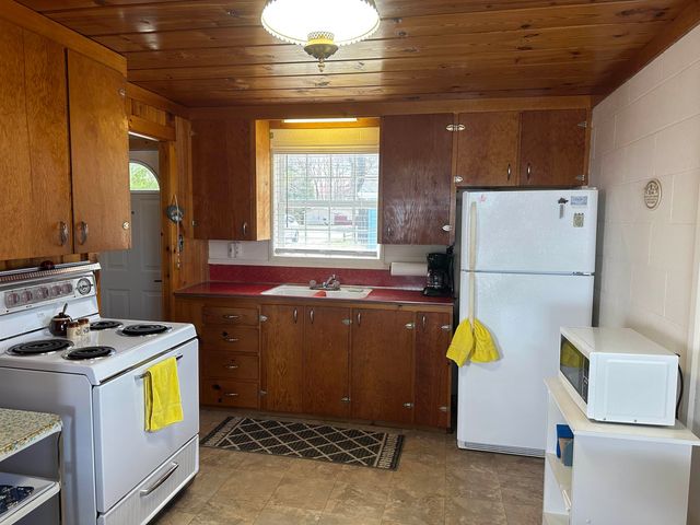 7724 N US-23, Oscoda Twp, MI 48750