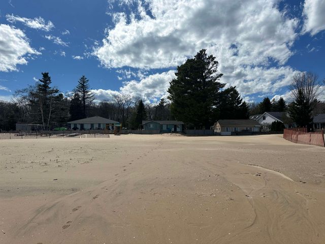 7724 N US-23, Oscoda Twp, MI 48750